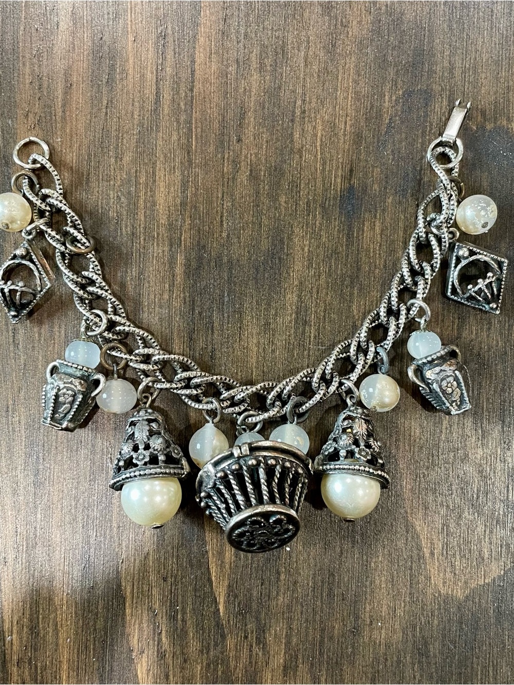 Vintage Chunky Faux Pearl Charm Bracelet 1950’s Etruscan 7.5”
